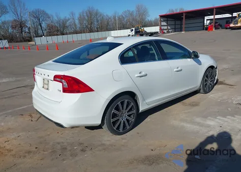 2014 Volvo S60 T5 Platinum из США, поврежденный, VIN YV1612FS1E1285735